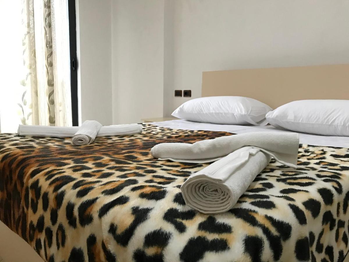 Home Sweet Home 1 - Guest House تيرانا المظهر الخارجي الصورة