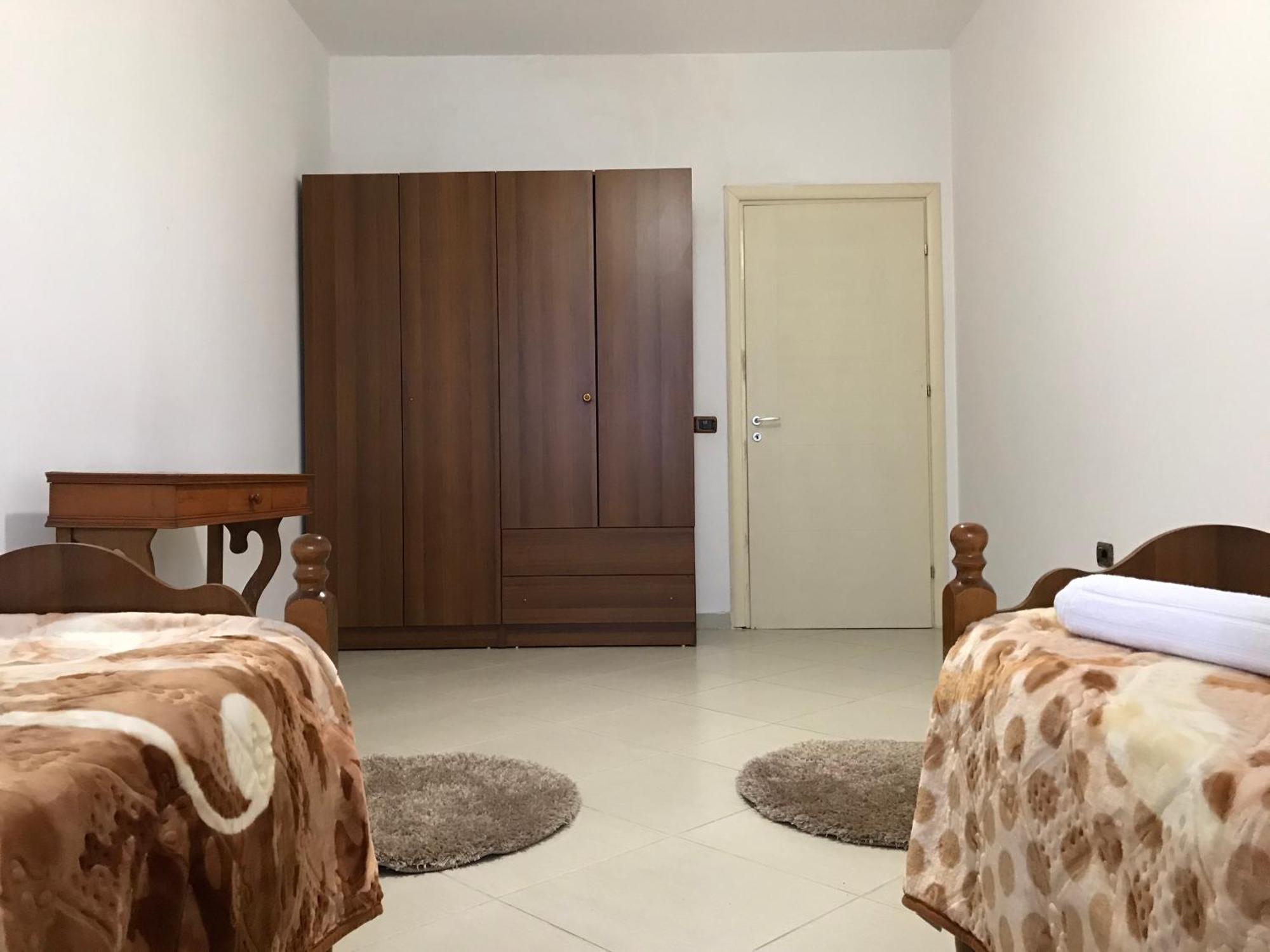 Home Sweet Home 1 - Guest House تيرانا الغرفة الصورة