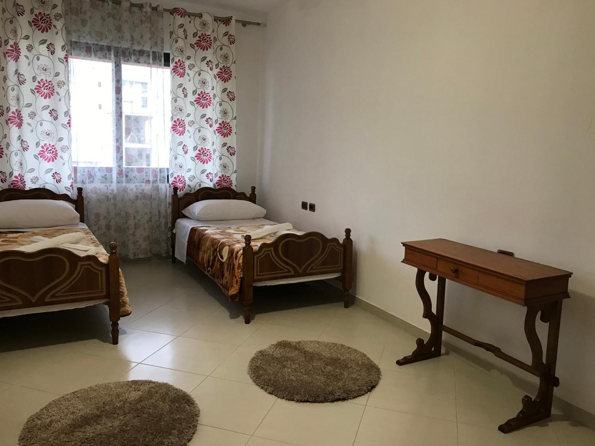 Home Sweet Home 1 - Guest House تيرانا الغرفة الصورة